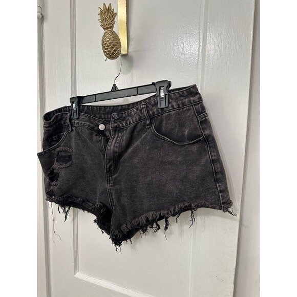Women’s size X - large black denim shorts - Picture 2 of 8